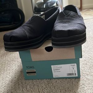 Toms canvas platform